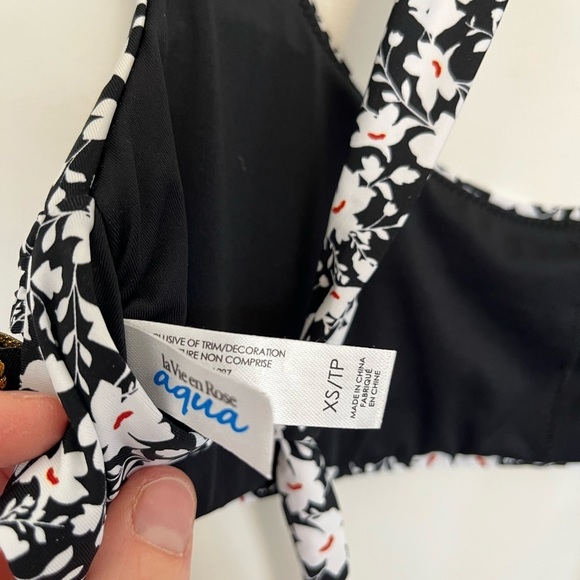 Floral Black and White Strappy Top - Picture 6 of 6